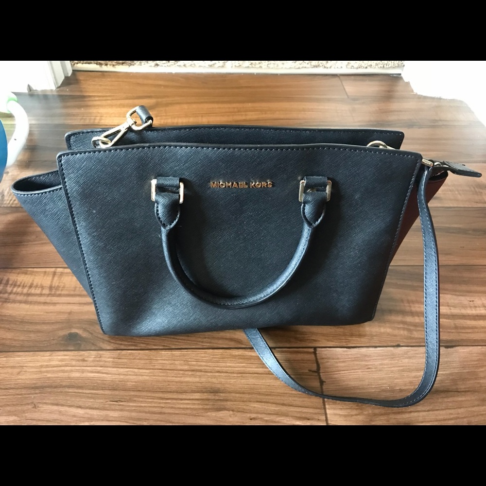 Micheal kors black purse